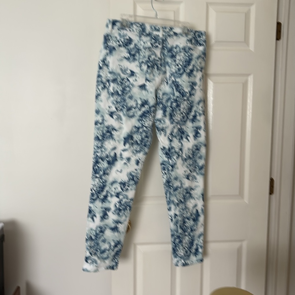 DG2 by Diane Gilman Blue and White Cropped Floral Jeans - Picture 3 of 3